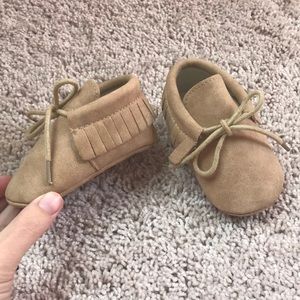 Baby moccasins like new 6-12 mos
